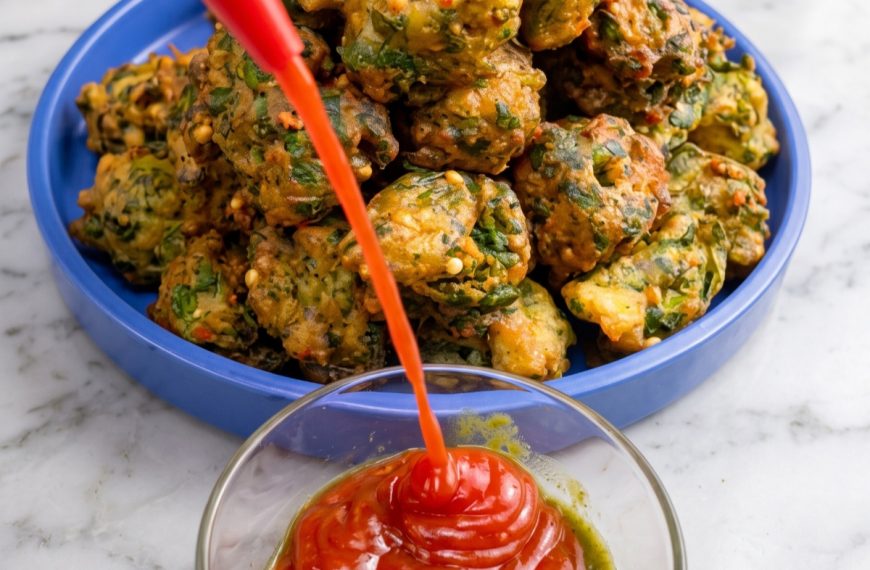 Crispy Palak Aloo Pakoda